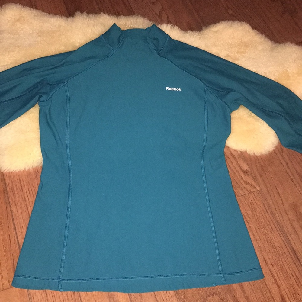 Reebok shirt size M